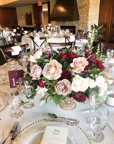 Burgundy And Pink Flower Centerpieces, Burgundy And Blush Wedding Centerpieces Table Settings, Cinnamon Rose Table Decor, Pink Burgundy Centerpieces, Cabernet Wedding Centerpieces, Cabernet Wedding Flowers, Short Flower Centerpieces, Wedding Table Centerpieces Vases, Short Centerpiece Wedding