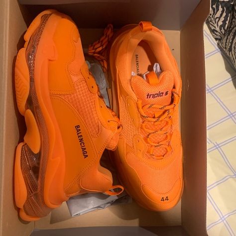 Balenciaga triple s orange EU44 Balenciaga Shoes Outfit, Orange Balenciaga, Balenciaga Sneakers Outfit, Balenciaga Sneakers, Balenciaga Shoes, Balenciaga Triple S, Sneakers Outfit, Shoes Fashion, Me Too Shoes