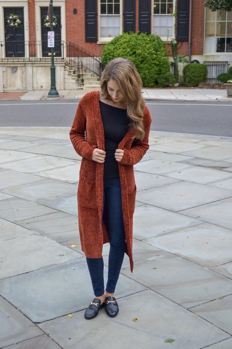 Caramel Cardigan Outfit, Burnt Orange Cardigan Outfit, Plaid Cardigan Outfit, Orange Cardigan Outfit, Fall Outfits Edgy, Winter Cardigan Outfit, Long Cardigan Outfit, Cardigan Fall Outfit, Burnt Orange Cardigan