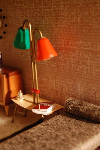 Miniature Vintage Lamp in the VERO | Flickr - Photo Sharing! Mini Lamps, Mini Caravan, Dollhouse Diy, House Lamp, Barbie Diorama, Dollhouse Projects, Miniature Projects, Mini Lamp, Vintage Lamp