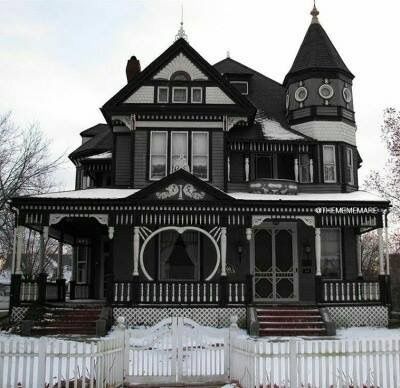 Dream house <3 Goth Victorian House Exterior, Gothic Victorian House, Goth Houses, Victorian Homes Exterior, Old Victorian Homes, Victorian Style Homes, Dark House, Victorian Mansions, Goth Home Decor