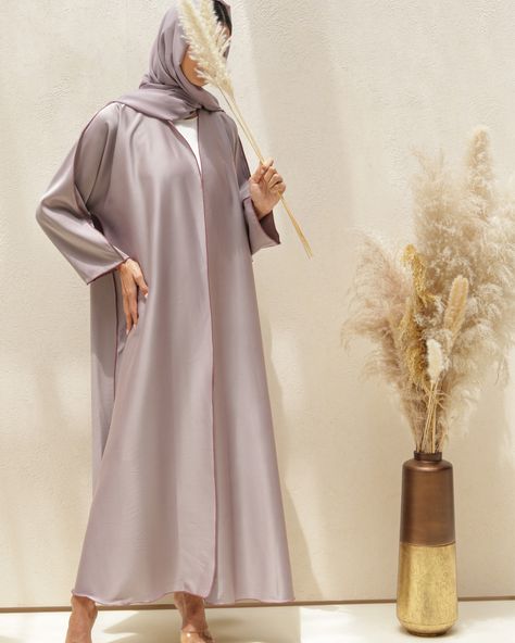 Introducing REVERSIBLE Abaya ✨ Now you can wear it from both sides front as well as back #reversable #abaya #abaya #fashion #modestfashion #modestclothing #abayadubai #abayastyle ##ootd #abayaoutfit #hijabers Abaya Outfit, Abaya Fashion, Modest Outfits, Both Sides, Wear It, Modest Fashion, Ootd, How To Wear, Quick Saves