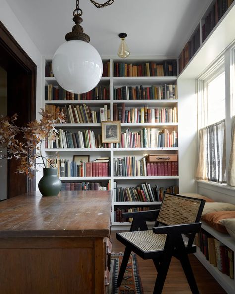 See Leanne Ford’s Latest Project—Before HGTV Viewers Do | Architectural Digest Small Office With Library, Architectural Digest Office, Study Room Decor Vintage, Small Study Room Ideas Cozy Library, Office Area In Bedroom, Small Office Library, Office With Bookshelves, Library Office Room, Office Library Combo