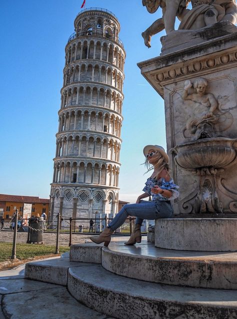 Pisa Italy Photography Ideas, Pisa Tower Photos, Pisa Leaning Tower Pictures, Leaning Tower Of Pisa Outfit, Leaning Tower Of Pisa Photo Ideas, Pisa Picture Ideas, Leaning Tower Of Pisa Aesthetic, Pisa Outfits, Pisa Italy Poses