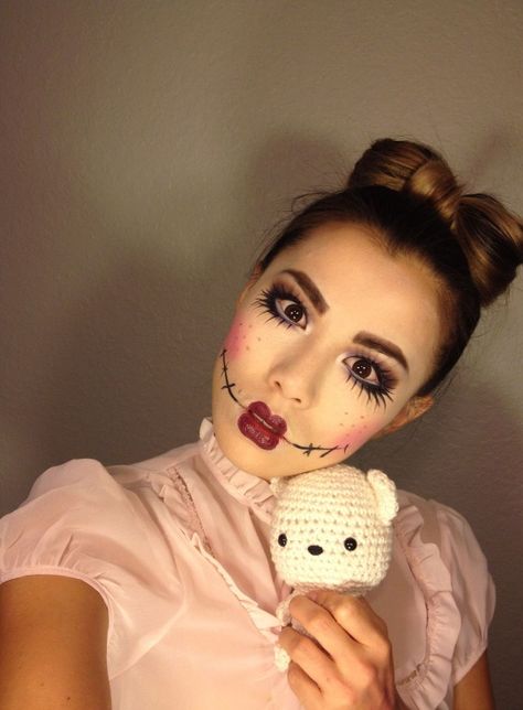 Halloween Rag Doll makeup Rag Doll Makeup, Scary Doll Makeup, Creepy Doll Makeup, Doll Makeup Halloween, Karneval Diy, Doll Face Makeup, Creepy Halloween Makeup, Make Up Halloween, Doll Halloween Costume