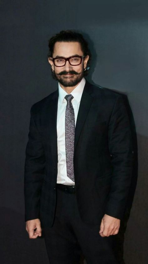 Aamir Khan is the Worlds Biggest Superstar! Amir Khan Actor, Best Series On Netflix, Iron Man Cartoon, Artis India, Amir Khan, Man Cartoon, Best Physique, Fashion Technology, Heart Throb