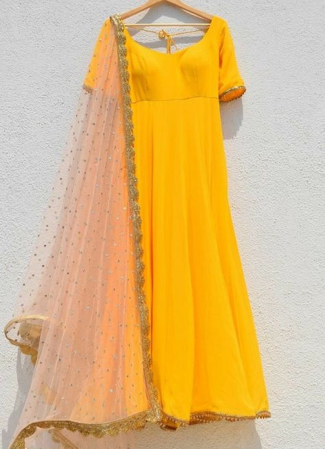 Yellow Anarkali, Designer Anarkali Dresses, Long Frock Designs, Anarkali Dress Pattern, Girl Fashion Style, Salwar Designs, Long Gown Dress, Long Dress Design, Indian Dresses Traditional