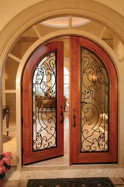 Beauty Hotel Doors Design, Wrought Iron Front Door, Exterior Door Designs, Traditional Front Doors, Iron Front Door, Main Entrance Door, Hotel Door, Door Entryway, Entrance Door Design