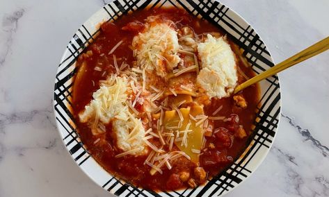 Lasagna and soup are two of the most comforting dishes, so it makes sense to combine them into one, right? Our High Protein Crockpot Lasagna Soup gives you the best of both worlds! It will serve you up 30g of protein! Hearty, creamy, comforting lasagna meets the comfort and enjoyment of a hot bowl of ... Read more Macro Friendly Soup, High Protein Crockpot, Healthy Macros, Lasagna Soup Crockpot, 30g Of Protein, Protein Dinner Recipes, Crockpot Lasagna, Macro Recipes, High Protein Dinner