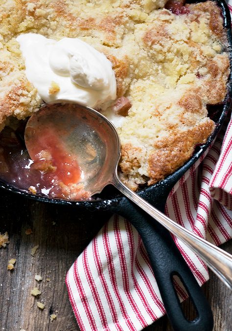 Easy Strawberry Rhubarb Cobbler Recipe Strawberry Rhubarb Cobbler, Rhubarb Cobbler, Rhubarb Desserts, Spring Fruit, Fruit Cobbler, Rhubarb Recipes, Easy Strawberry, Strawberry Rhubarb, Cobbler Recipes