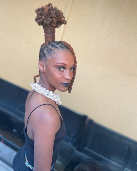 Glam Loc Styles, Pinapple Hairstyle With Locs, Loc Pineapple Style, Pineapple Ponytail With Locs, Pineapple Locs Style, Loc Pineapple Ponytail, Pineapple Loc Style Women, Pineapple Loc Style, Loc Pineapple