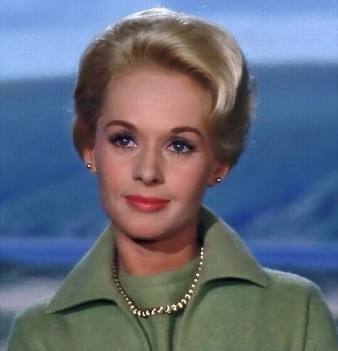 Hitchcock Movies, Tippi Hedren, Alfred Hitchcock Movies, Blonde Actresses, Melanie Griffith, Single People, Not Interested, Hollywood Icons, Actrices Hollywood