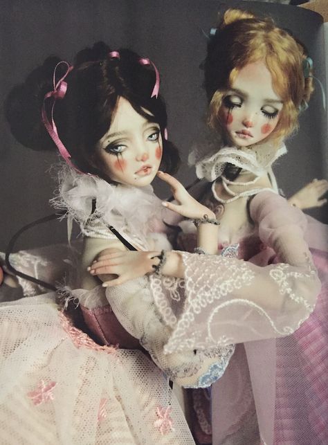 Pierrot Clown, Arte Grunge, Doll Aesthetic, Arte Inspo, Doll Costume, Creepy Dolls, Pretty Dolls, Creepy Cute, Custom Dolls