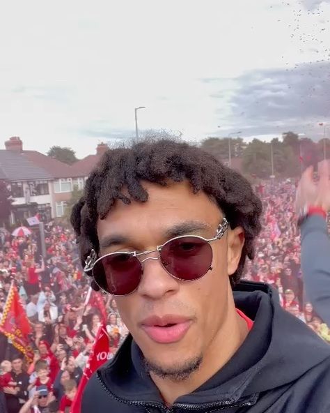 Trent Alexander Arnold Selfie, Trend Alexander Arnold, Trent Alexander Arnold, Alexander Arnold, 21 Savage, You'll Never Walk Alone, Round Sunglass Men, Round Sunglasses, Pop Culture