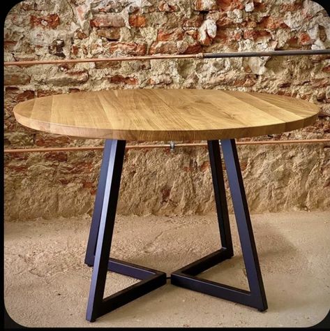 Round Center Table, Round Metal Coffee Table, Simple Dining Table, Outdoor Restaurant Design, Diy Home Bar, Wood Table Design, Bedside Table Design, Small End Tables, Porch Furniture