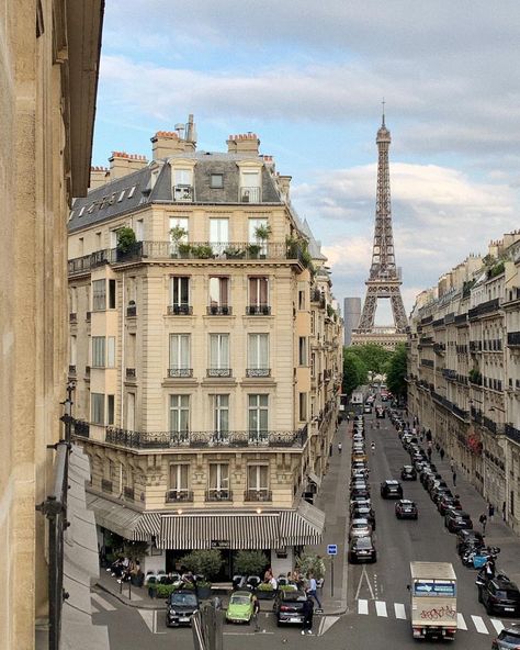 Paris Dream, France Aesthetic, Paris Vibes, Parisian Life, Paris Aesthetic, Living In Paris, Emily In Paris, Dream City, The Eiffel Tower