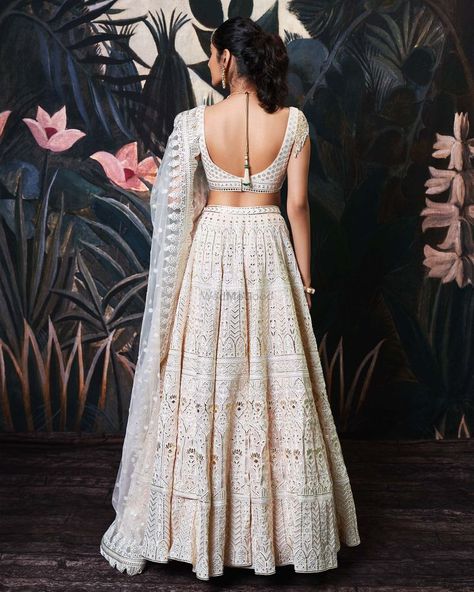 Ivory foil work lehenga by Falguni Shane Peacock Falguni Shane Peacock, Tulle Blouse, Georgette Lehenga, Work Lehenga, Crepe Blouse, Georgette Blouse, Popular Wedding, White Silk, Silk Thread