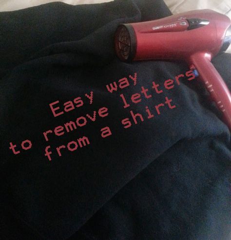 Removing letters from a shirt: How you can use a hair dryer to remove vinyl letters from a T-shirt or sweatshirts. Great for reviving old school spirit shirts in minutes! :) Htv Projects, School Spirit Shirts, Iron On Letters, Silhouette Tutorials, Silhouette Vinyl, Spirit Shirts, Going Green, Vinyl Shirts, Silhouette Cameo Projects