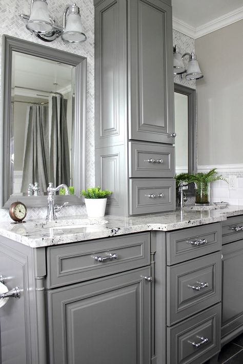 Farmhouse paint colors that always look good with everything! The Creek Line House's whole home paint palette. Long Closet, White Traditional Bathrooms, Makeover Kamar Mandi, Benjamin Moore Gray, Organization Closet, Farmhouse Bathroom Vanity, Bathroom Cabinetry, Gray Cabinets, Mirror Ideas