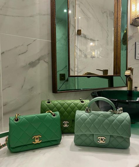 A I M É E - R O S E on Instagram: “My kinda arm candy 🍬🍭🍡” Green Chanel Bag, Green Chanel, Chanel Green, Expensive Bag, Kilim Bag, Chanel Purse, Fancy Bags, Arm Candy, Green Bag