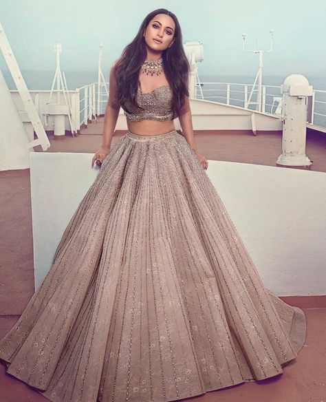 She looks like a Disney princess ✨👑 I love this dress soo much 👗😍😍 @aslisona for @hellomagindia #magazine #sonakshisinha #aslisona… Celebrity Lehenga, भारतीय दुल्हन संबंधी, Dresses Country, Choli Design, डिजाइनर कपड़े, Lehenga Design, Indian Outfits Lehenga, Wedding Lehenga Designs, Lehnga Dress