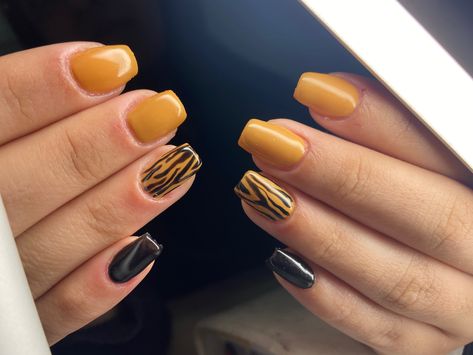 Mustard Color Nails, Mustard Yellow Nails Designs, Nails Gel Black, Mustard Yellow Nails, Mustard Nails, Gel Nails Square, Yellow Nails Design, Manicure Inspiration, Dip Nails