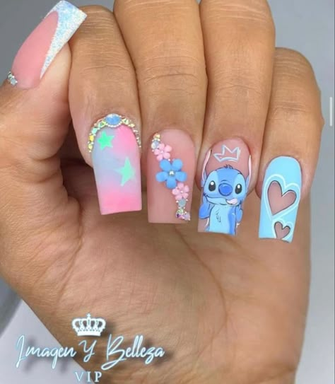 Stitch Nails Short, Stitch And Angel Nails, Stitch Nails Disney, Stitch Nail Designs, Lilo And Stitch Nails, Stitch Nail Art, Disney Gel Nails, Stitch Nails, Disneyland Nails