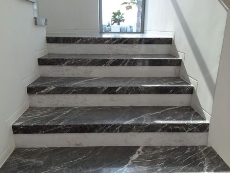 Awesome Granite Staircase Designs - Engineering Discoveries Stairs Tiles Design, Granite Stairs, Tiled Staircase, درج السلم, Marble Flooring Design, Staircase Design Modern, Marble Staircase, Stairs Design Interior, Marble Stairs