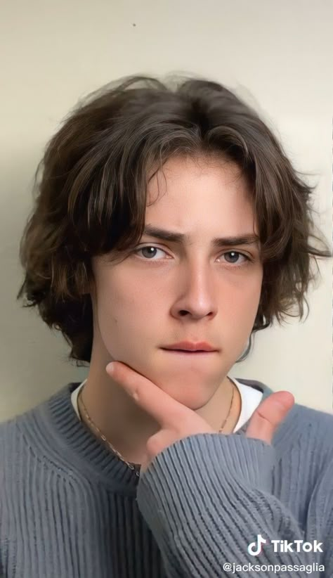 Jackson Passaglia, Brown Hair Boy, Boy Haircuts Long, Dark Brunette Hair, Wavy Hair Men, Wavy Haircuts, Boys Long Hairstyles, Corte De Cabelo Masculino, Hair Wear