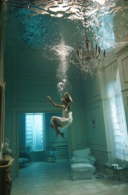 Stole this off the Saatchi Gallery website - totally fascinating photograph Fotografi Bawah Air, Saatchi Gallery, Out Of Focus, Under Water, Foto Art, Underwater Photography, Foto Inspiration, 인물 사진, Fotografi Potret