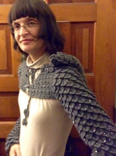 Crochet Hooded Shrug Pattern Free, Crochet Hooded Shrug, Forest Crochet Pattern, Crochet Armor, Crochet Scales, Medieval Crochet, Dragon Scale Crochet, Dragon Scale Gloves, Fantasy Crochet