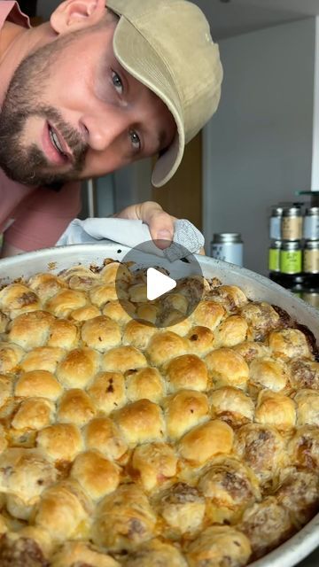 Kiki | Balkan Rezepte & mehr on Instagram: "Mantije 

Bro, erst durch dich habe ich damals in Novi Pazar Mantije für mich entdeckt. Auf der Fahrt nach Stuttgart haben wir 150 Stück mit genommen, und keins davon hat es bis Stuttgart überlebt 😂 JBG.

Rezept gibt’s erst wenn ich es kann 😅

#balkanküche #balkanfood #balkanrezepte" Balkan Food, Baking, On Instagram, Instagram, Stuttgart