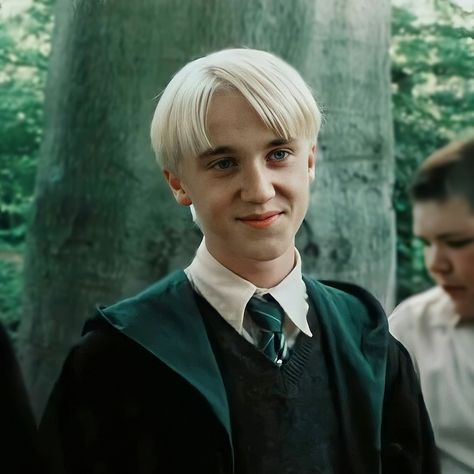 Drako Malfoy, Estilo Rory Gilmore, Malfoy Family, Draco Malfoy Hot, Draco Malfoy Imagines, Harry Potter Friends, Hp Harry Potter, Draco Malfoy Aesthetic, Lucius Malfoy