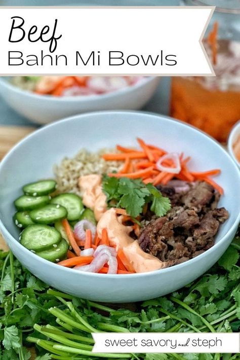 These Vietnamese-Inspired Beef Bowls feature marinated, seared shaved beef, quick-picked carrots and shallots, and a flavorful sriracha lime mayo. These bowls are so flavorful and delicious, you will be so impressed that you made these yourself! Beef Bahn Mi, Beef Banh Mi, Sweet Savory And Steph, Shaved Beef, Bahn Mi, Beef Bowls, Healthy Beef, Savory Food, Pickled Vegetables