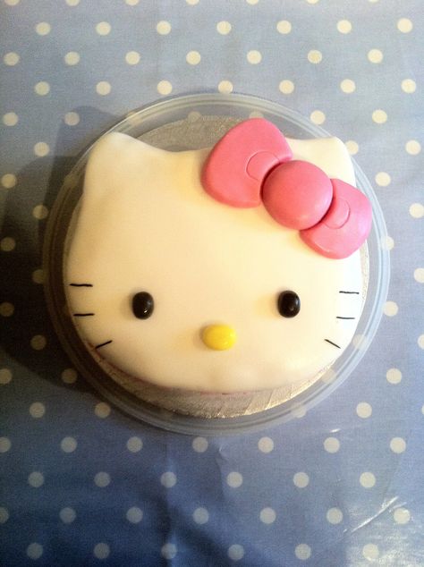 Hello Kitty Shaped Cake, Hello Kitty Birthday Cake Simple, Kue Hello Kitty, Valentines Cakes, Hello Kitty Birthday Cake, Basic Cake, Kitty Cake, Shaped Cake, Cake Shapes