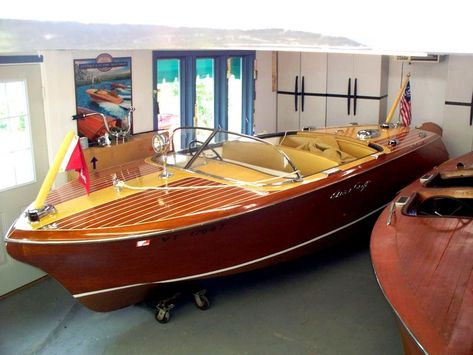 1955 Chris Craft Capri powerboat for sale in New Hampshire Crisscraft Boat, Chris Craft Wood Boats, Classic Boats For Sale, Cabin Cruiser Boat, Wooden Boats For Sale, Wooden Speed Boats, Mahogany Boat, Chris Craft Boats, Cruiser Boat