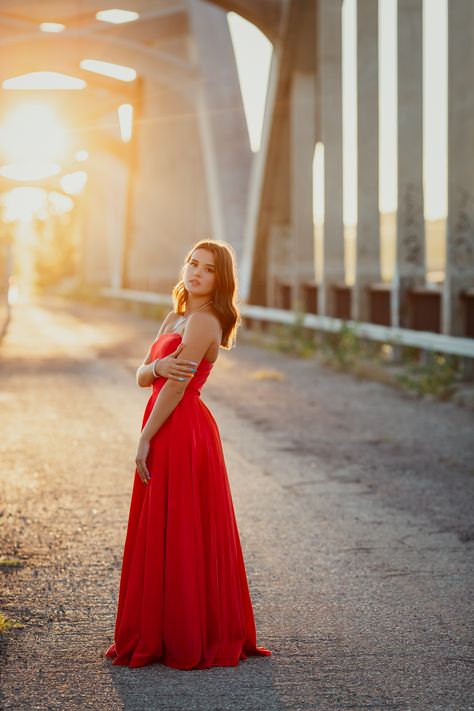 Prom Portrait Poses, Formal Dress Pictures, Abandoned Bridge, Homecoming Photos, Prom Photography Poses, Homecoming Poses, Foto Insta, Elegant Red Dress, Prom Picture Poses