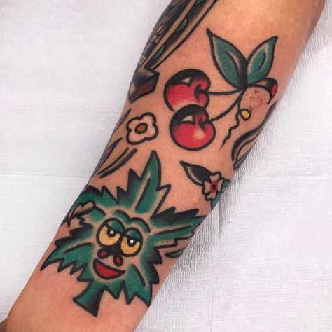 Traditional Style Cherry Tattoo, Old School Cherry Tattoo, American Traditional Cherries, Traditional Cherries Tattoo, Traditional Tattoos Cherry, Cherry Tattoo Vintage, Cherry Tattoo Traditional, Traditional Apple Tattoo, Traditional Food Tattoo