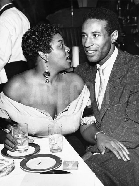 Dinah Washington, Billy Holiday, A Love Supreme, Etta James, Old School Music, Jazz Artists, Juke Box, Vintage Black Glamour, Music Images