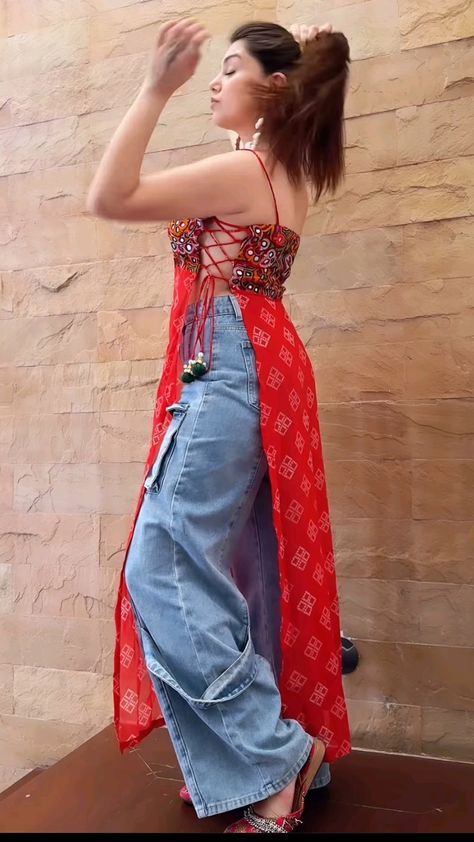 Garba Kurti With Jeans, Ethnic Tops For Women, Indian Tops With Jeans, Indian Boho Outfits, Indian Boho Fashion, Navratri Kurti, Western Kurti, Garba Outfit, Stylish Kurtis Design