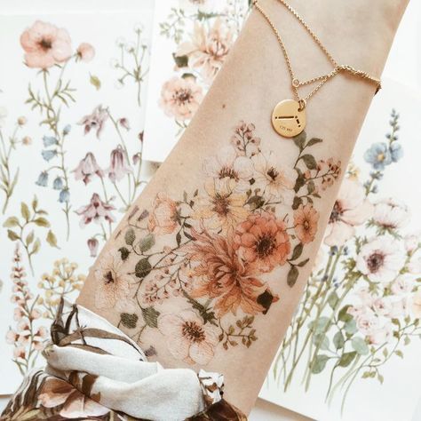 Botanisches Tattoo, Vintage Flower Tattoo, Cool Tattoos For Girls, Wildflower Tattoo, Plant Decoration, Floral Tattoo Sleeve, Tatuaje A Color, Modern Tattoos, Diy Tattoo