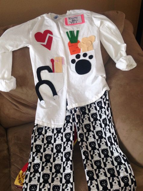 DIY Veterinarian outfit for Career Day.                            T-shirt...felt...handmade scrub bottoms Diy Vet Costume Kids, Job Costumes, Veterinarian Outfit, Career Day Ideas, Veterinarian Costume, Vet Costume, Tv Show Halloween Costumes, Career Costumes, Office Halloween Costumes