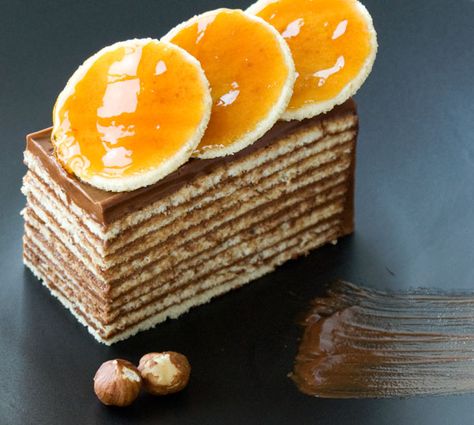 Dobos Torte Recipe, Dobos Torte, Romanian Desserts, Torte Recipe, Austrian Recipes, Kolaci I Torte, British Baking, Romanian Food, Hungarian Recipes