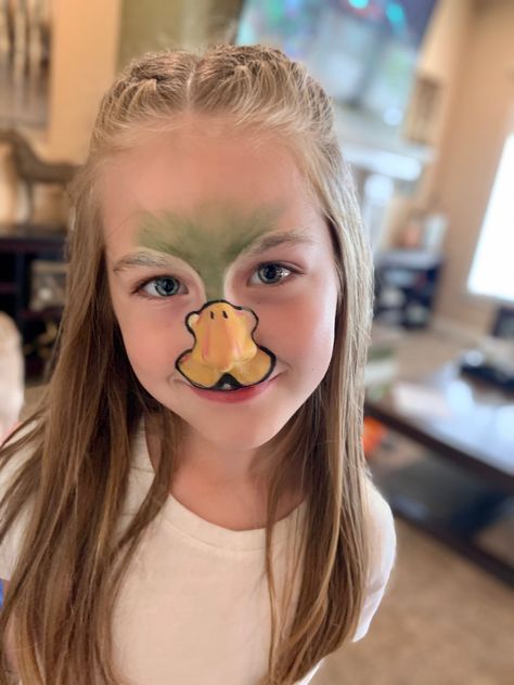 Duck face paint! 🦆🦆  Couldn’t find any duck makeup tutorials online so came up with this! Little duck beak face paint! Duck Makeup Halloween, Duck Face Paint, Hunting Face Paint, Duck Makeup, Shrek Makeup, Honk Jr, Shrek Costumes, Shrek Jr, Duck Beak