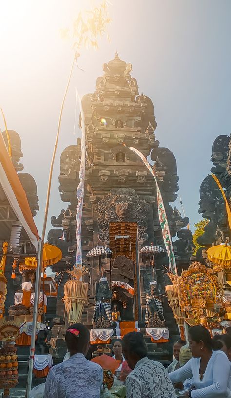 Tempat Ibadah Hindu, Bali Wallpaper, Hindu Bali, Zepeto House Background, Bali Temple, House Background, Places Of Worship, Foto Pin, School Study Ideas