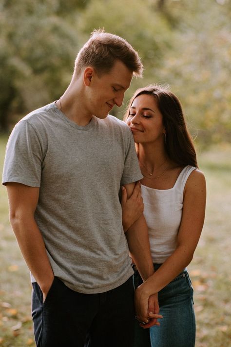 Summer Engagement Pictures, Engagement Picture Outfits, Couple Engagement Pictures, Summer Engagement Photos, Engagement Pictures Poses, Summer Engagement Session, Engagement Outfit, Couples Engagement Photos, Couple Picture Poses