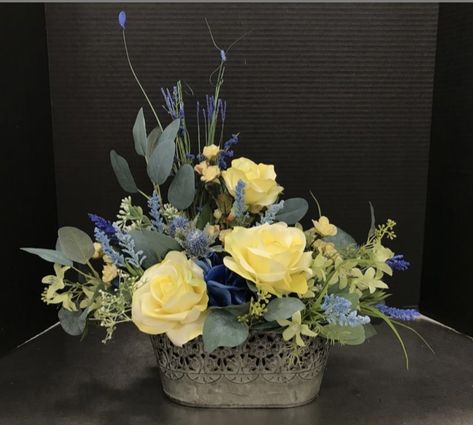 Roses Box Arrangement, Beach Inspired Floral Arrangements, Blue And Gold Floral Arrangement, Yellow Rose Flower Arrangement, Yellow Roses Centerpieces, Blue And Yellow Flower Arrangements, Yellow Roses Arrangement, Flower Arrangements Yellow, Christmas Floral Arrangements Diy