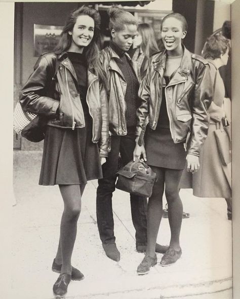 Gail Elliott, Karen Alexander & Naomi Campbell, New York, 1987. Photographed by Bill Cunningham. Karen Alexander, Bill Cunningham, Fashion Themes, Young Fashion, Naomi Campbell, Black Culture, Barneys New York, School Fashion, Winter Looks