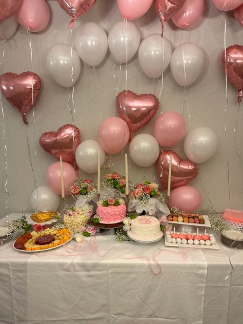 Small Sweet Sixteen Party Ideas, Small 17th Birthday Party Ideas, Sweet 16 Small Party Ideas, 17th Birthday Ideas Aesthetic, Small Birthday Ideas, 21 Bday Ideas, Aesthetic Birthday Party, 17th Birthday Party Ideas, 21 Bday