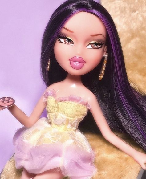 Bratz Tattoo, Bratz Doll Makeup, Extravagant Wedding Dresses, Bratz Doll Outfits, Brat Doll, Bratz Girls, Violet Hair, Extravagant Wedding, Doll Aesthetic